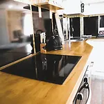 Beautiful Unique 1 Bedroom Apartment *