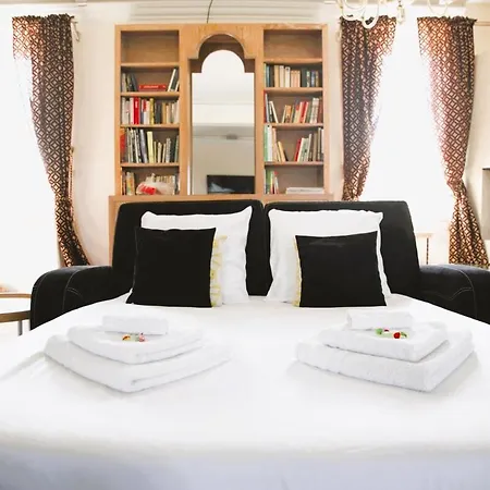 Beautiful Unique 1 Bedroom *