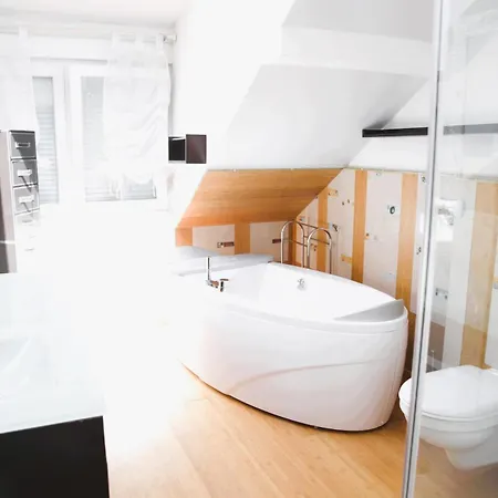 Beautiful Unique 1 Bedroom *