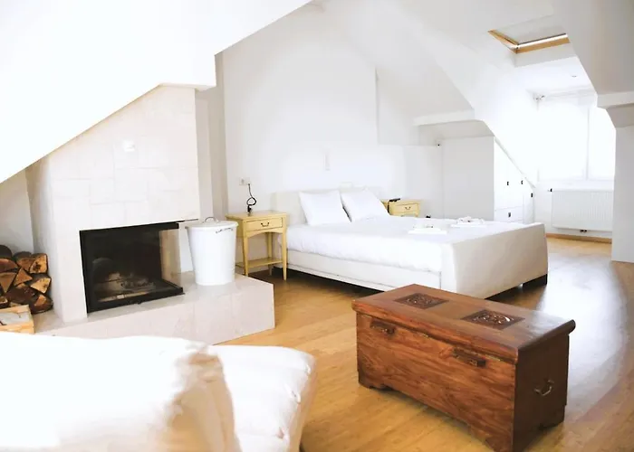 Beautiful Unique 1 Bedroom *