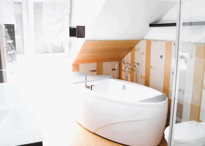 Beautiful Unique 1 Bedroom *