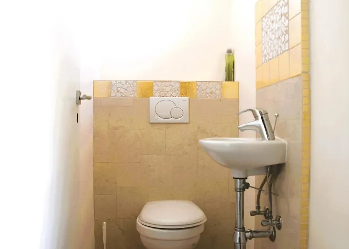 Beautiful Unique 1 Bedroom Apartment *