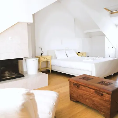 Beautiful Unique 1 Bedroom *