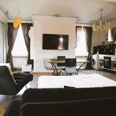 Beautiful Unique 1 Bedroom Apartment